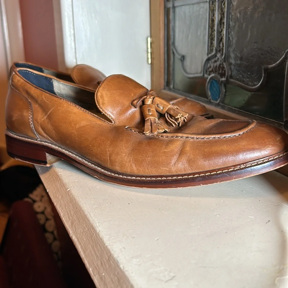Banana Republic tan leather loafers. Size 10 M